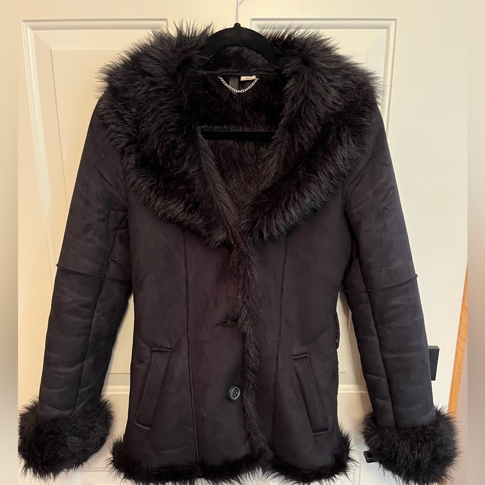 Women’s H&M Divided Black faux suede and faux fur jacket. Size 6